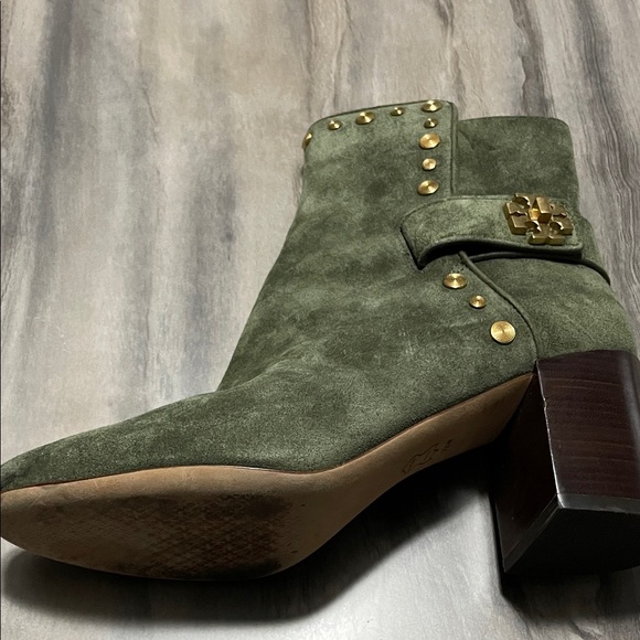 Tory Burch Green Suede Ankle Boots with Gold Studs - Picture 5 of 7